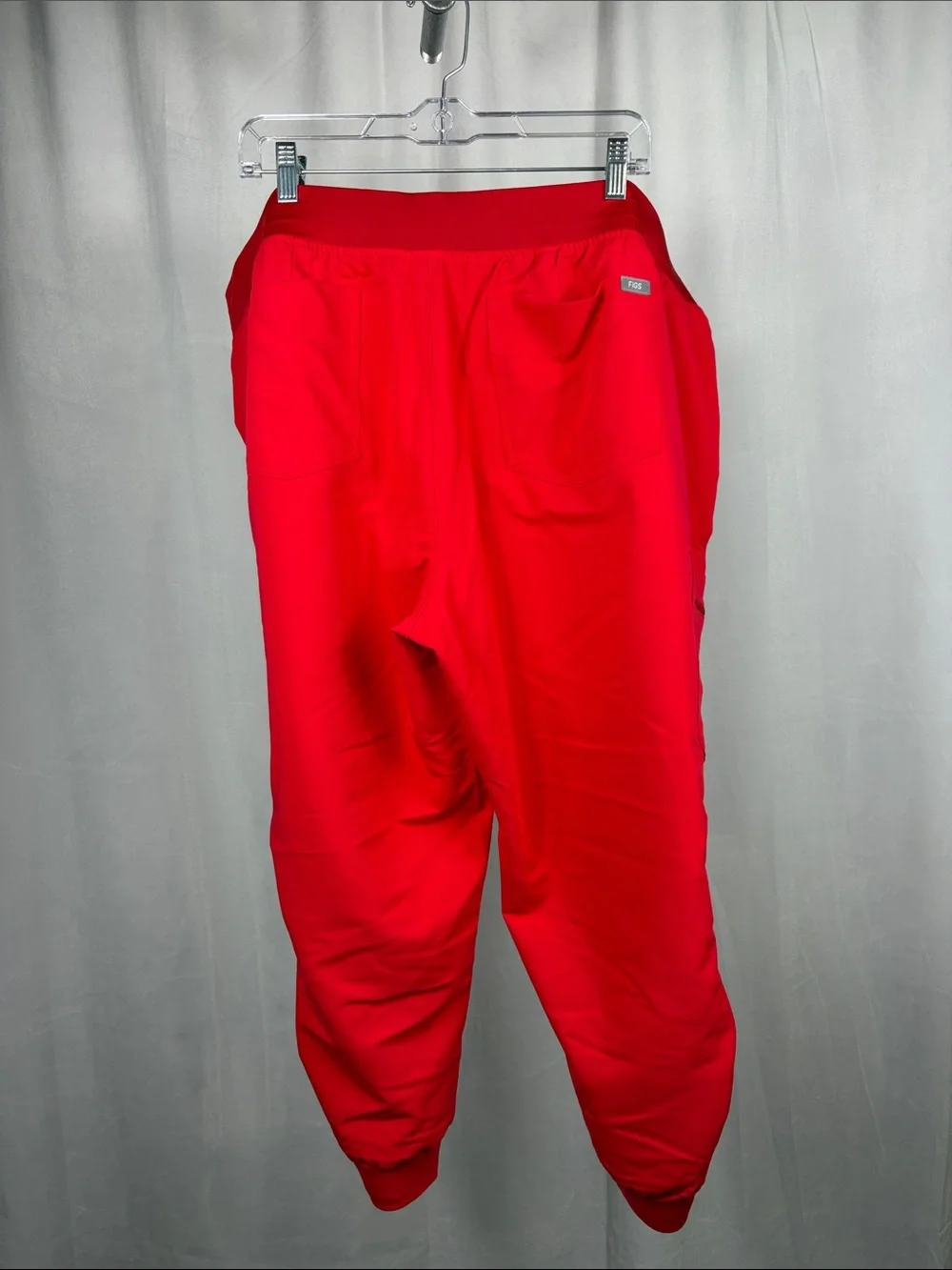 NWT Figs Zamora‎ 2.0 Jogger Scrub Pants in Pop Red.